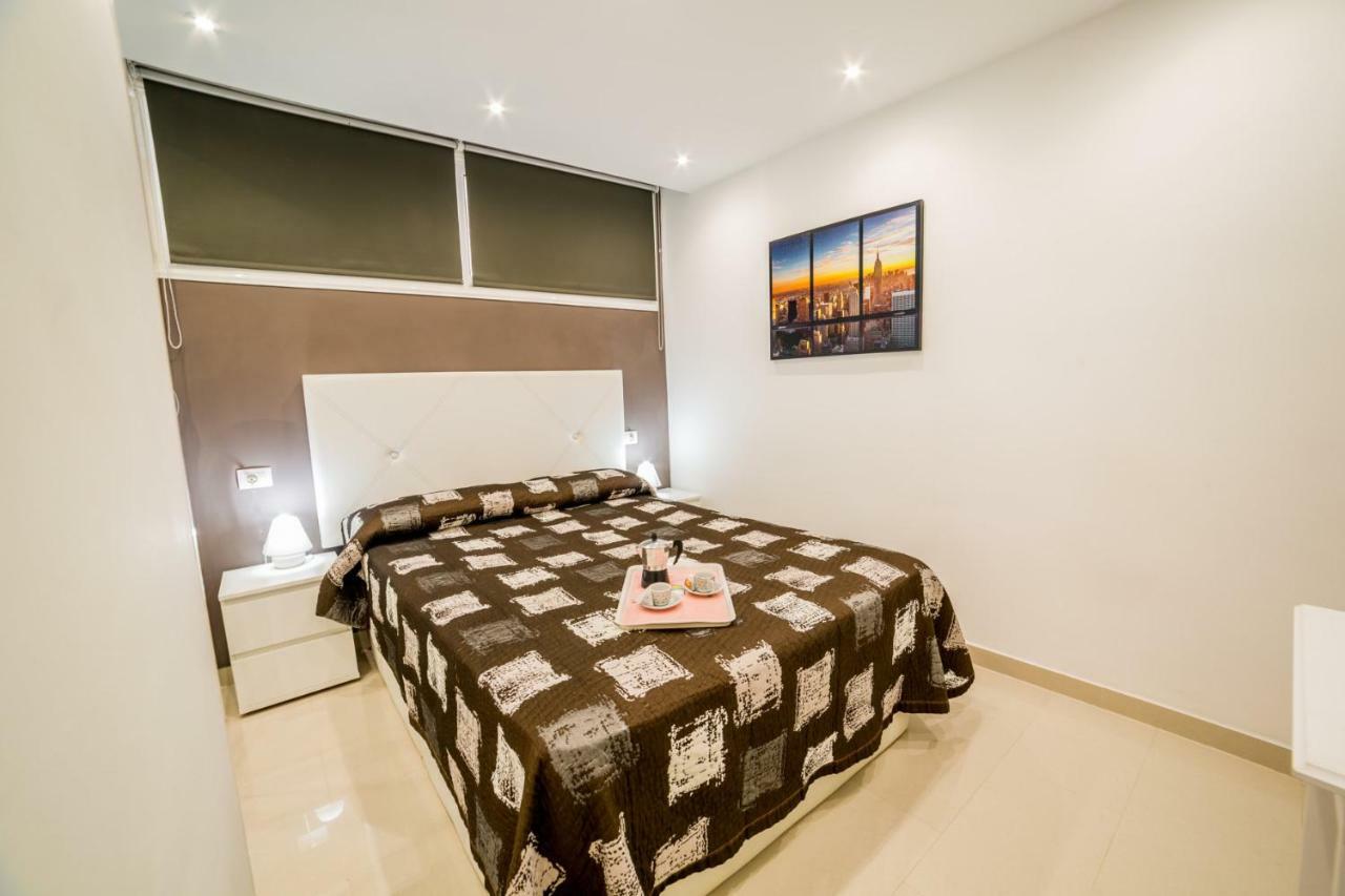 Un Dormitorio En Playa De Las Americas Costa Adeje  Bagian luar foto
